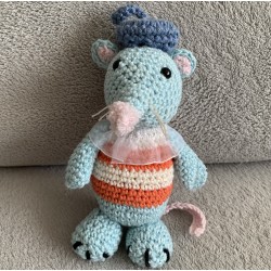 Souris bleu amigurumi en...