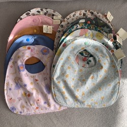 Bavoirs petit modèle marque...