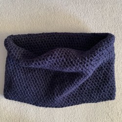 Tour de cou en tricot bleu...