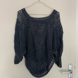 Pull poncho en tricot bleu...